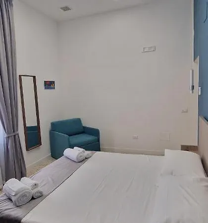 فندق مبيت وإفطار La Dimora Di Parthenope نابولي